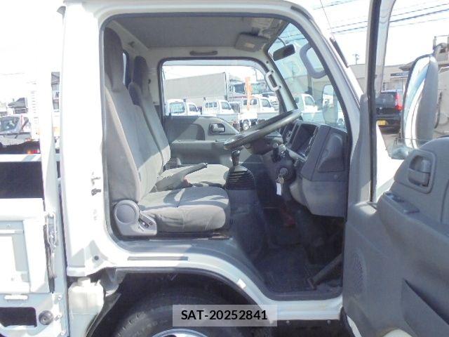 Mazda TITAN 2013-07 8872275-9