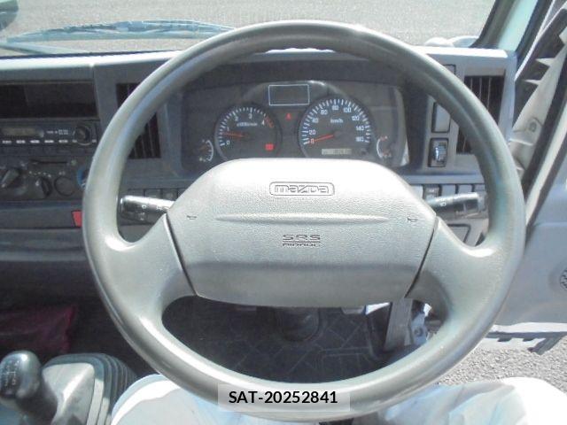 Mazda TITAN 2013-07 8872275-1