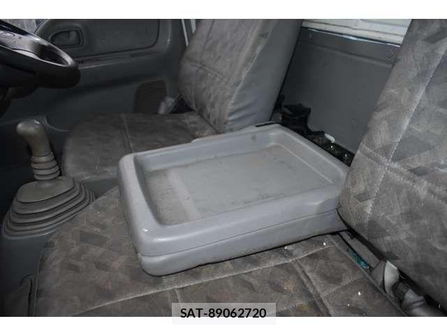 Mazda TITAN DASH 2006-02 2317508-12