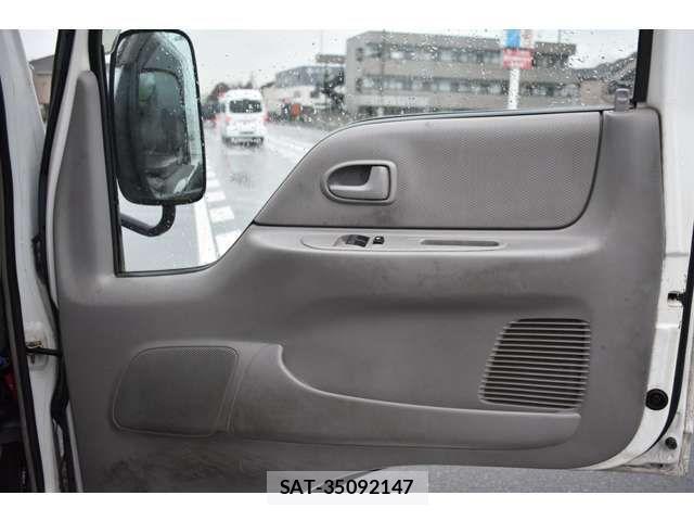 Mazda TITAN DASH 2006-02 2317507-8