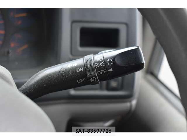 Mazda TITAN DASH 2004-07 4758781-11