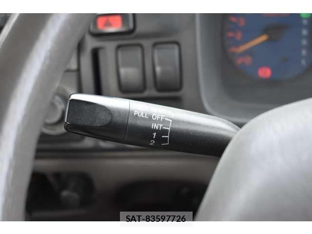 Mazda TITAN DASH 2004-07 4758781-12