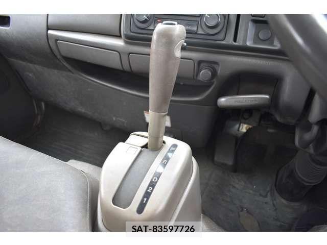Mazda TITAN DASH 2004-07 4758781-4