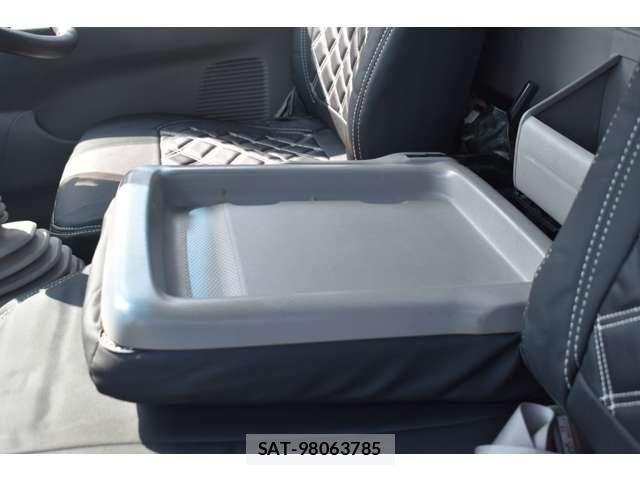 Mazda TITAN DASH 2009-12 5881069-12