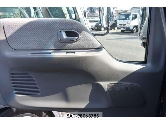 Mazda TITAN DASH 2009-12 5881069-8