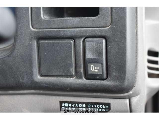 Mazda TITAN DASH 2009-02 6248015-16