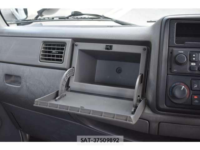 Mazda TITAN DASH 2009-02 6248015-18