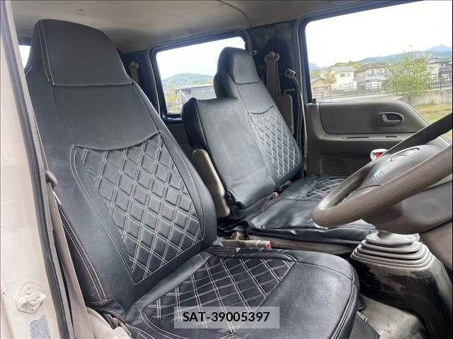 Mazda TITAN DASH 2001-02 6678492-3