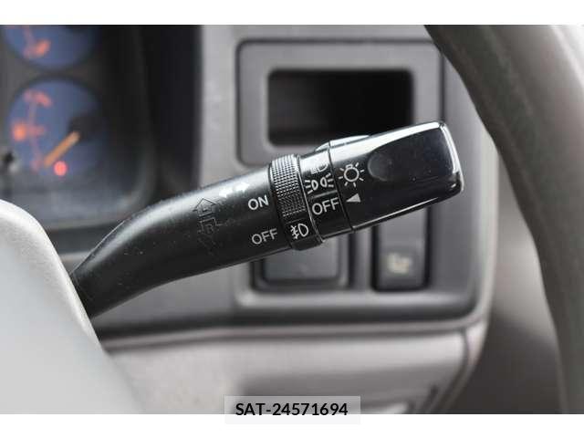 Mazda TITAN DASH 2004-03 6817641-14