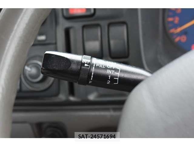 Mazda TITAN DASH 2004-03 6817641-15