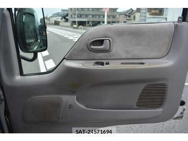 Mazda TITAN DASH 2004-03 6817641-7