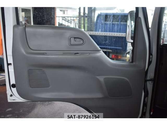 Mazda TITAN DASH 2009-05 8210687-9
