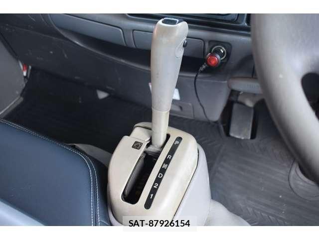 Mazda TITAN DASH 2009-05 8210687-17