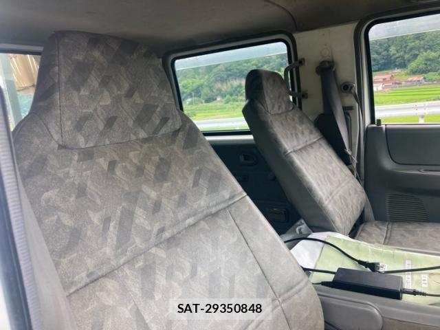 Mazda TITAN DASH 2003-06 8246953-11