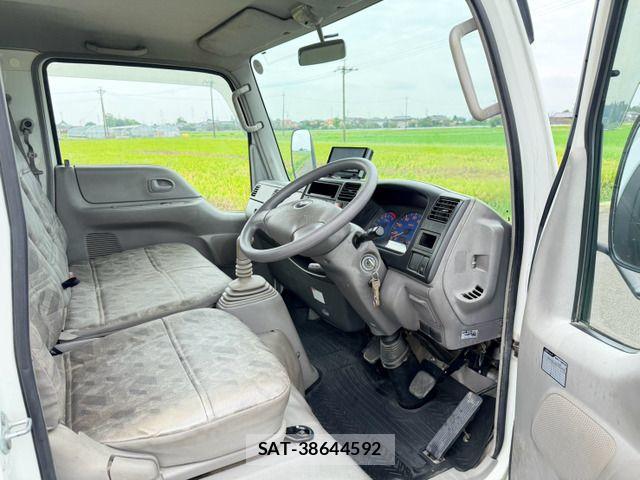 Mazda TITAN DASH 2006-02 8872278-9