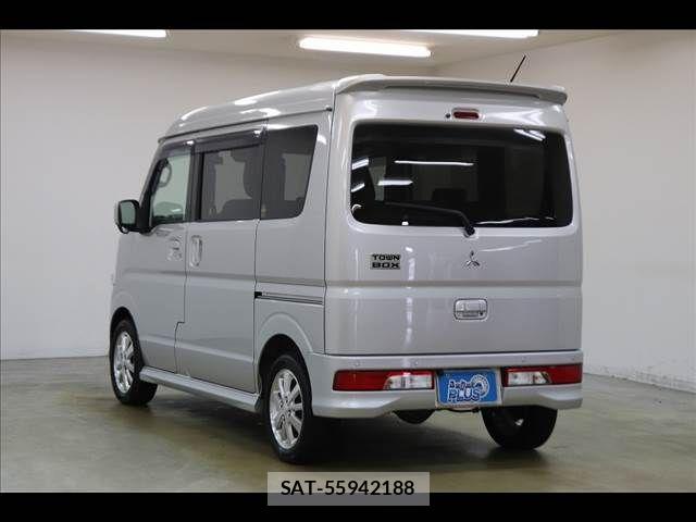 Mitsubishi TOWN BOX 2022-04 8629383-19