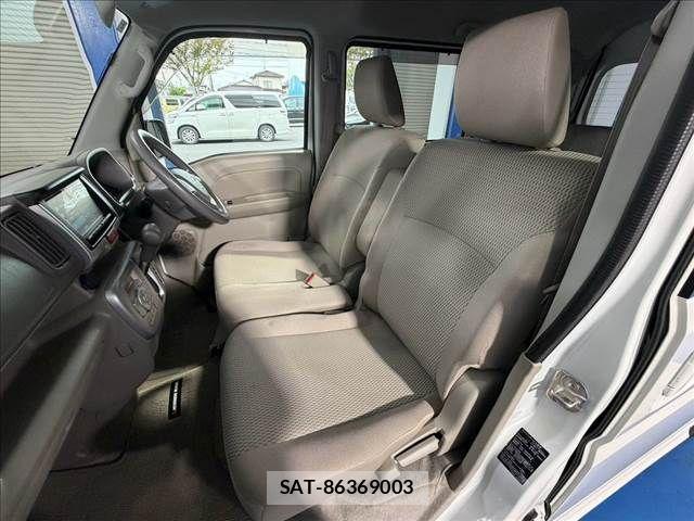 Mitsubishi TOWN BOX 2016-01 8832095-11