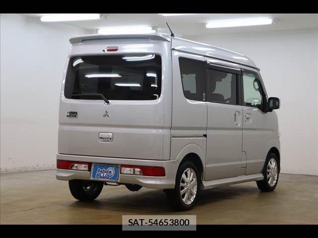 Mitsubishi TOWN BOX 2020-01 8882633-18