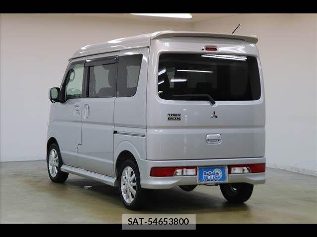 Mitsubishi TOWN BOX 2020-01 8882633-19