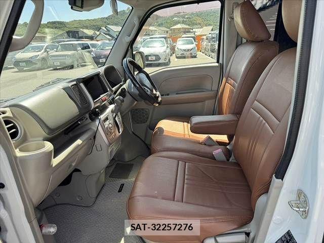 Mitsubishi TOWN BOX 2016-09 8415488-17