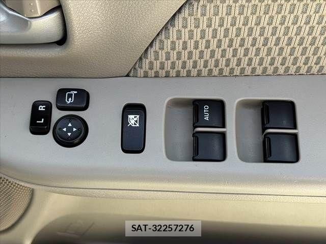 Mitsubishi TOWN BOX 2016-09 8415488-24