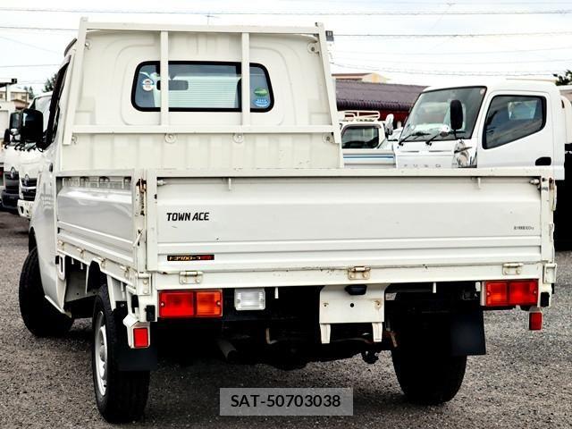 Toyota TOWNACE TRUCK 2016-06 8232162-1