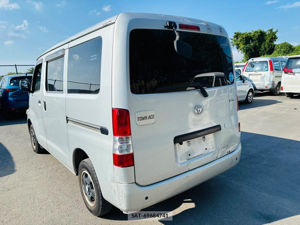 Toyota TOWNACE VAN 2012-06 8068534-2
