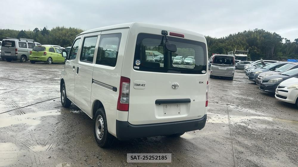 Toyota TOWNACE VAN 2021-08 8782923-2