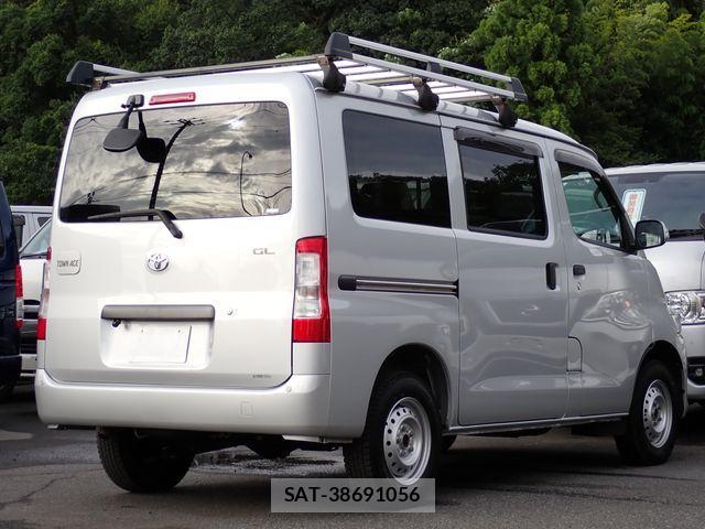 Toyota TOWNACE VAN 2021-12 1311262-1