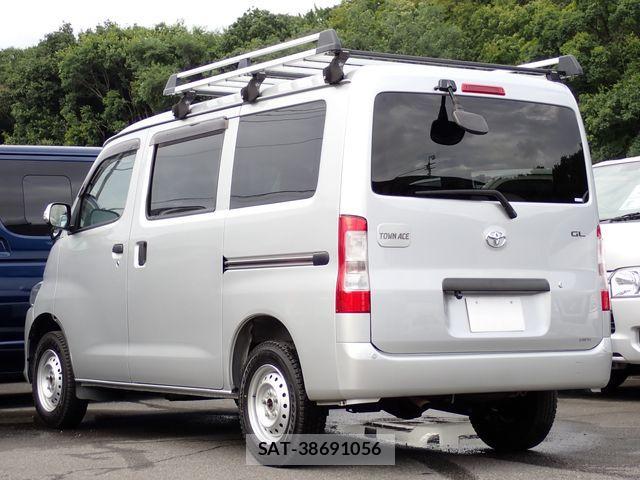 Toyota TOWNACE VAN 2021-12 1311262-3