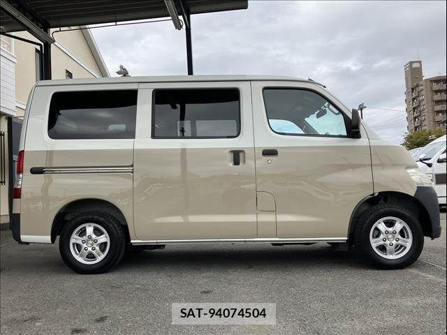 Toyota TOWNACE VAN 2017-12 1356001-13