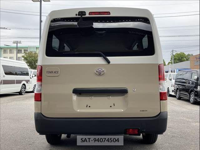 Toyota TOWNACE VAN 2017-12 1356001-2