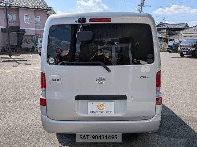 Toyota TOWNACE VAN 2015-11 8132703-15