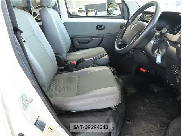 Toyota TOWNACE VAN 2024-10 8338227-9