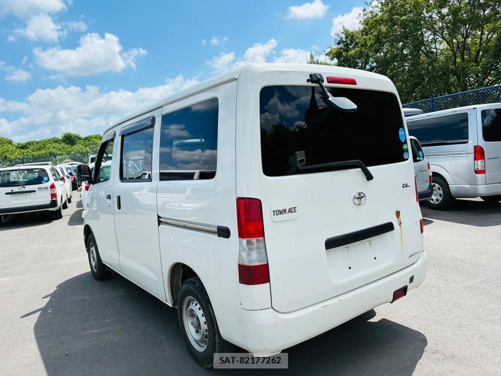 Toyota TOWNACE VAN 2020-06 8120435-2