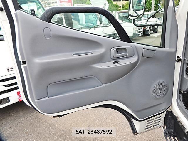 Toyota TOYOACE 2015-05 1170307-19