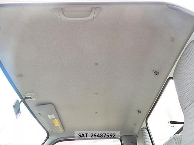 Toyota TOYOACE 2015-05 1170307-22