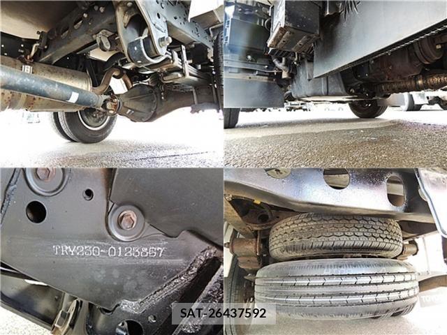 Toyota TOYOACE 2015-05 1170307-27