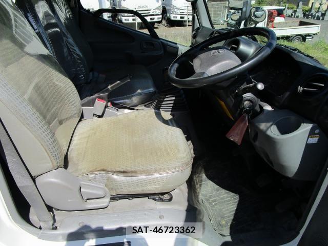 Toyota TOYOACE 2016-10 1225833-7