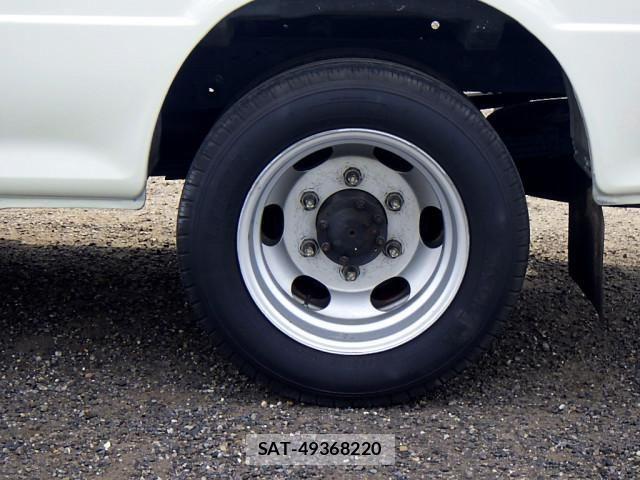 Toyota TOYOACE 2018-05 1229827-26