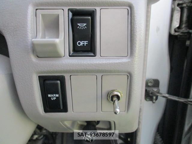 Toyota TOYOACE 2005-01 1229823-25