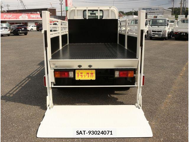 Toyota TOYOACE 2017-06 1272747-9