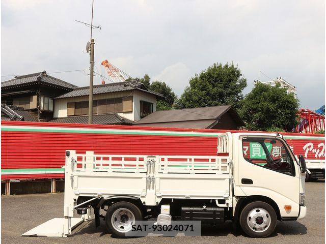 Toyota TOYOACE 2017-06 1272747-11