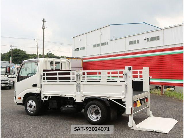 Toyota TOYOACE 2017-06 1272747-12