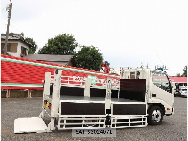 Toyota TOYOACE 2017-06 1272747-15