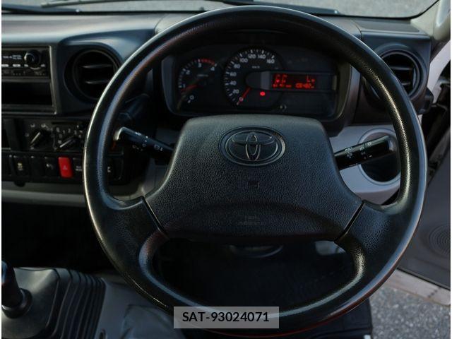 Toyota TOYOACE 2017-06 1272747-23