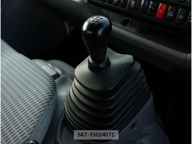 Toyota TOYOACE 2017-06 1272747-26