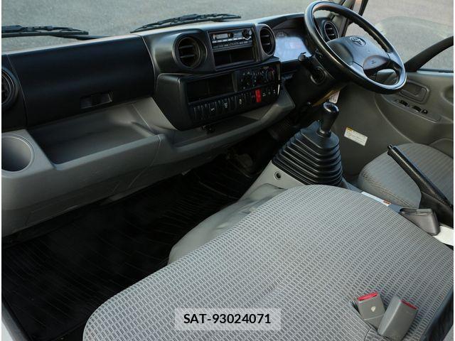 Toyota TOYOACE 2017-06 1272747-28