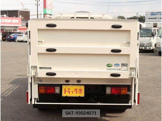 Toyota TOYOACE 2017-06 1272747-6