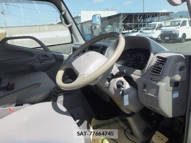 Toyota TOYOACE 2014-01 1289321-11